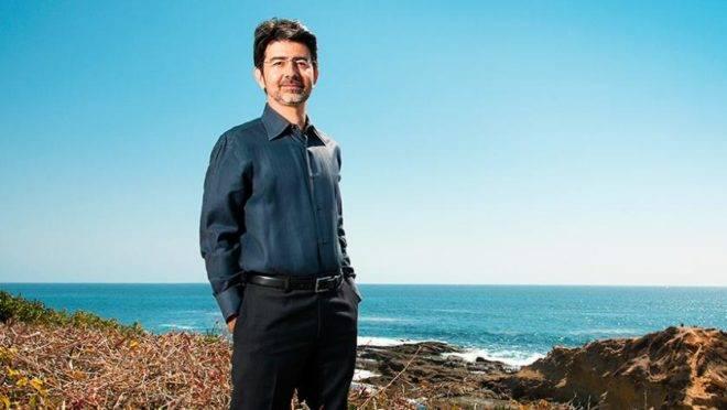 A person standing in front of a body of water
AI-generated content may be incorrect.
