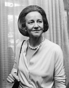 A person with a pearl necklace
Description automatically generated
