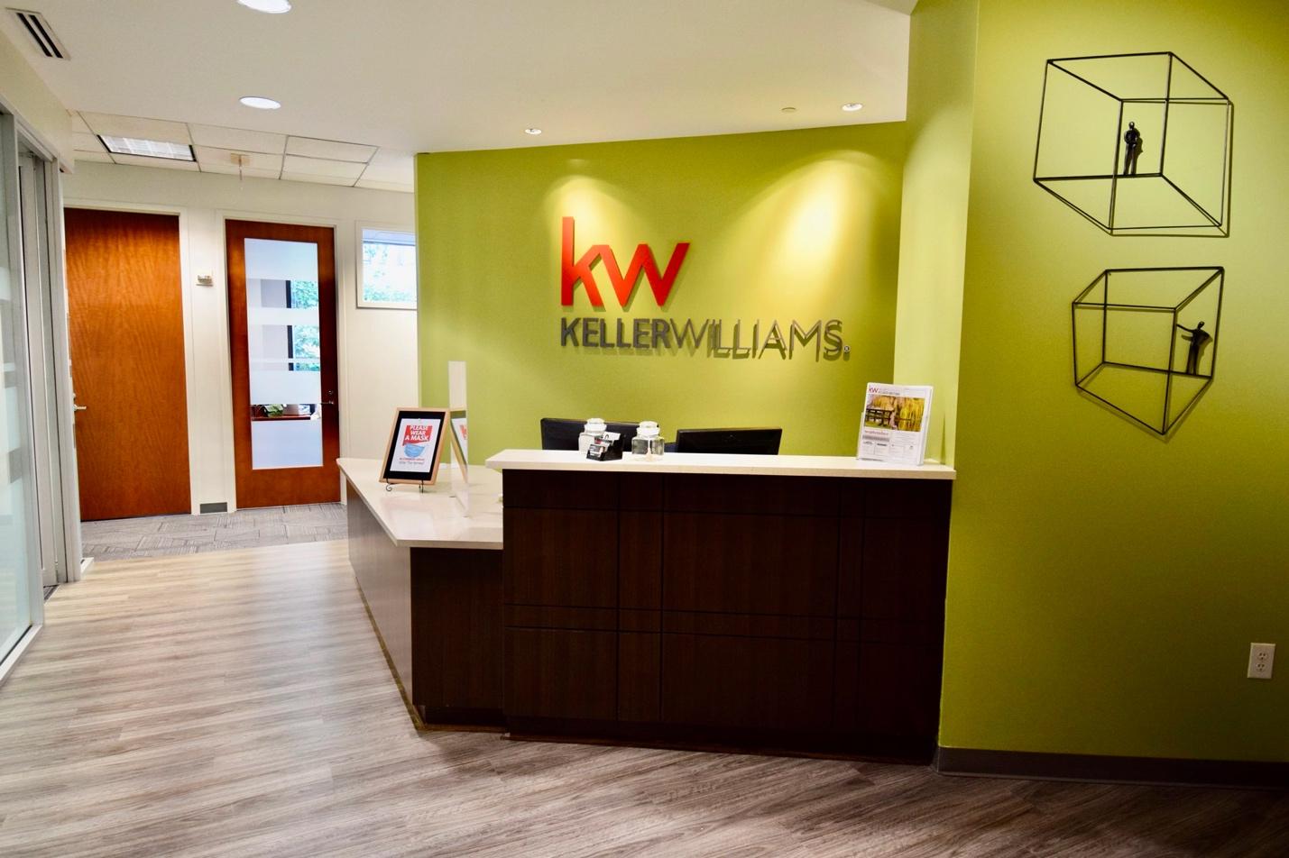 A reception desk in a building
AI-generated content may be incorrect.