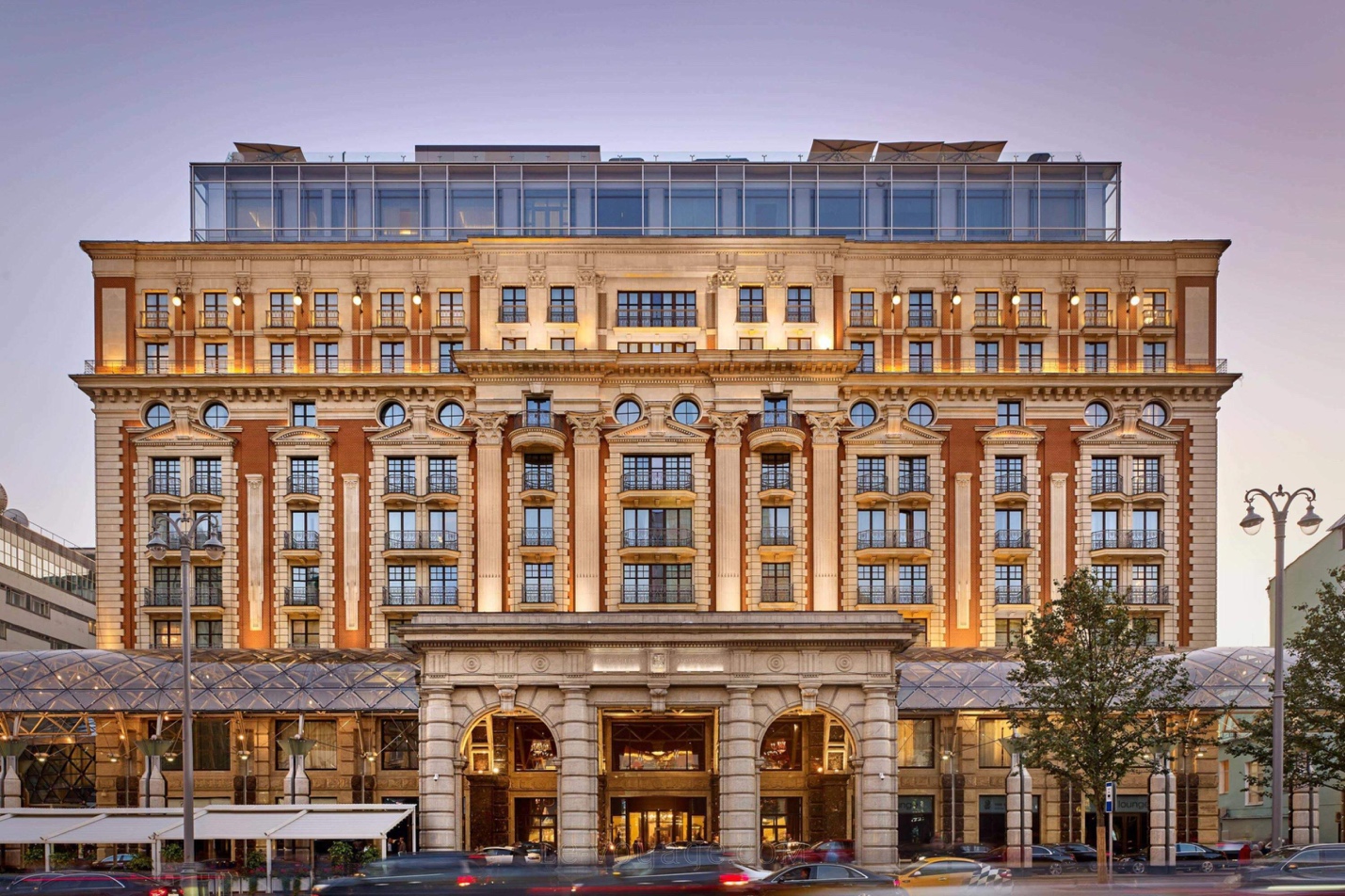 A large building with many windows

AI-generated content may be incorrect.