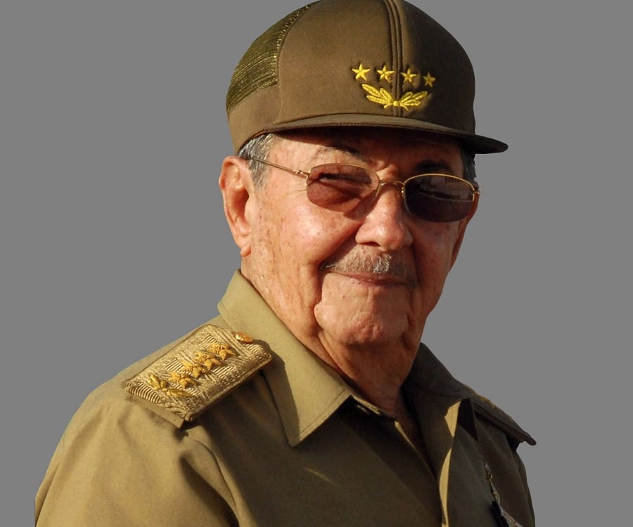 A person in a military uniform
AI-generated content may be incorrect.