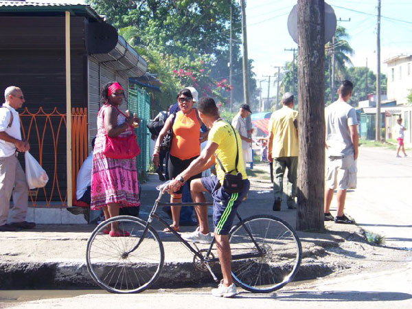 A person on a bicycle leaning against a pole
AI-generated content may be incorrect.