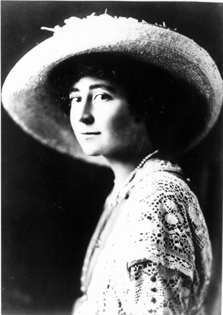 A person wearing a hat
AI-generated content may be incorrect.