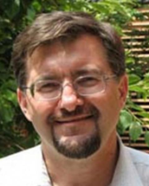 A person with goatee and glasses
AI-generated content may be incorrect.
