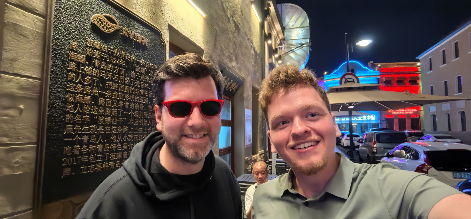 Two men taking a selfie

AI-generated content may be incorrect.
