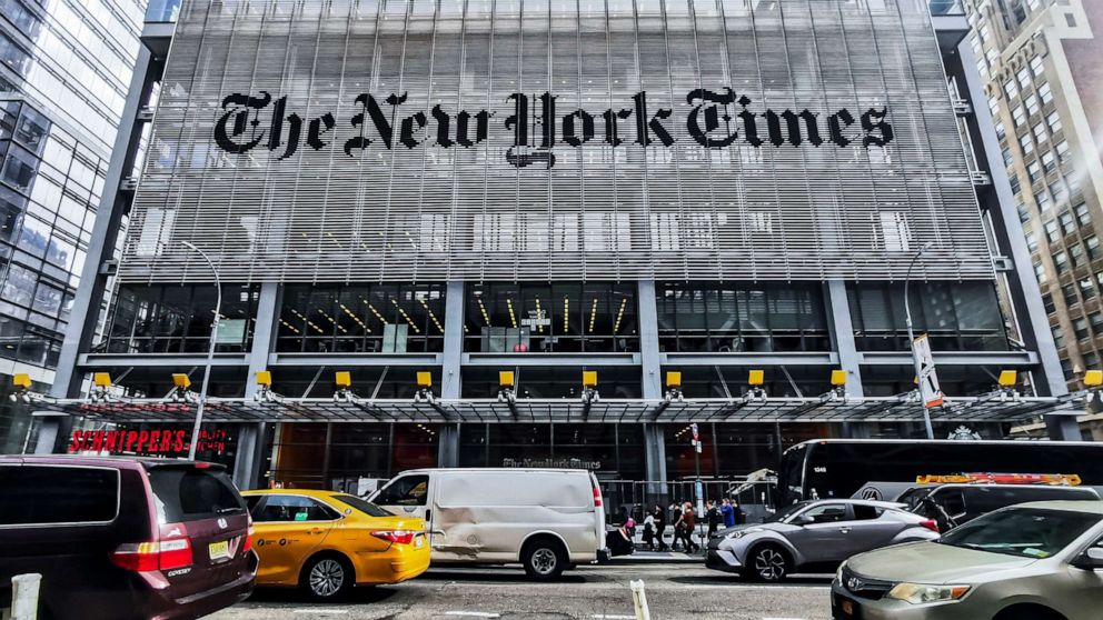 A building with a large glass facade

AI-generated content may be incorrect.