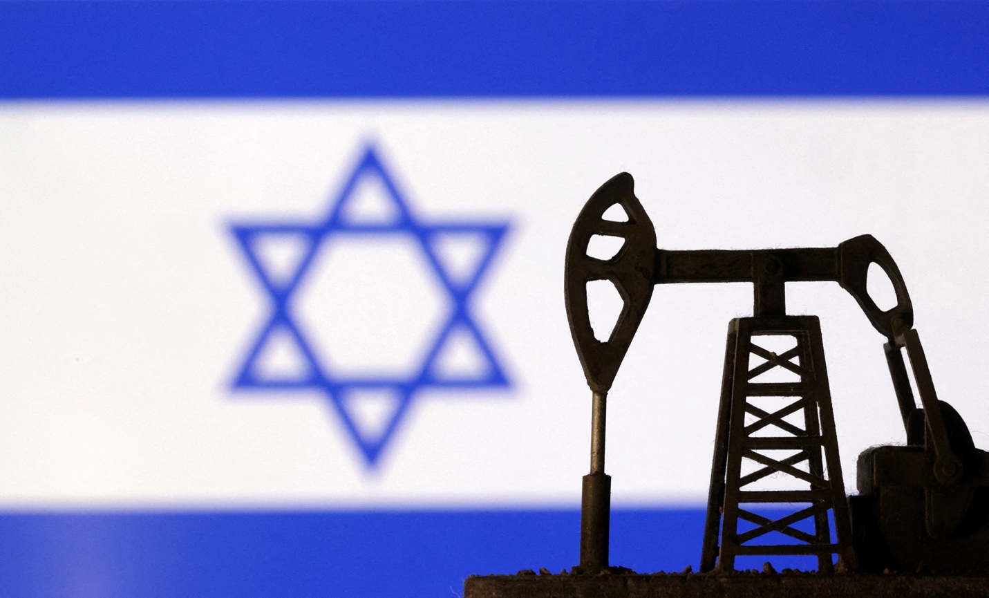 A close-up of a oil rig

AI-generated content may be incorrect.