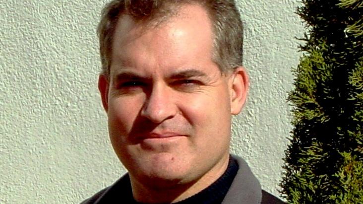 A close-up of a person

AI-generated content may be incorrect.