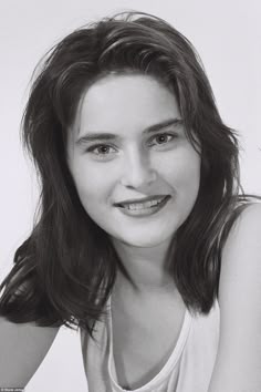 A close-up of a person

AI-generated content may be incorrect.