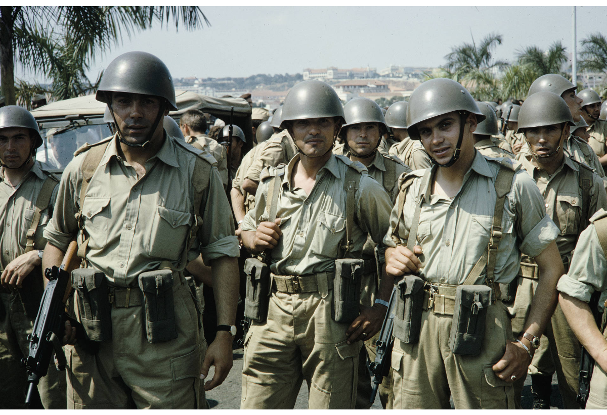 A group of men in military uniforms

AI-generated content may be incorrect.