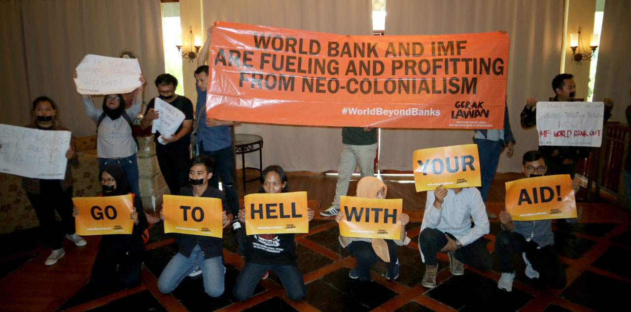 A group of people holding signs

AI-generated content may be incorrect.