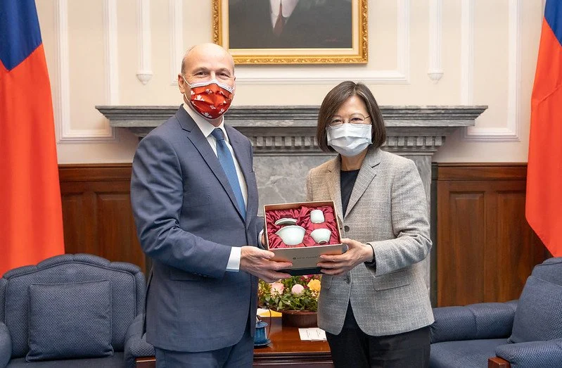 A person and person wearing face masks
AI-generated content may be incorrect.