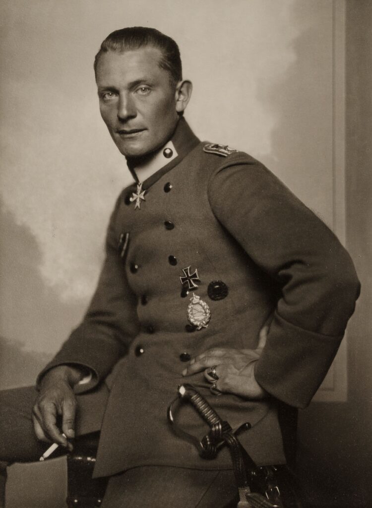 A person in a military uniform

AI-generated content may be incorrect.