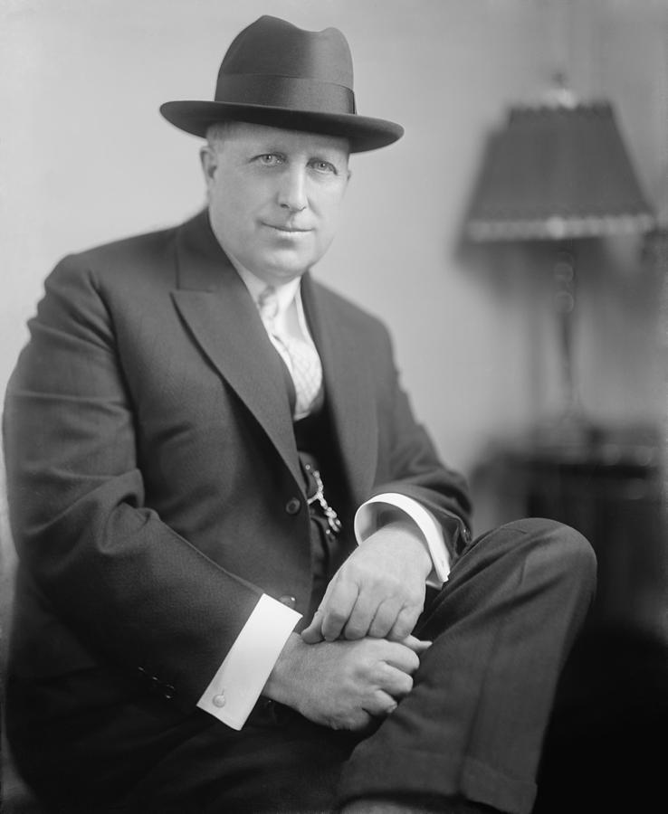 A person in a suit and hat

AI-generated content may be incorrect.