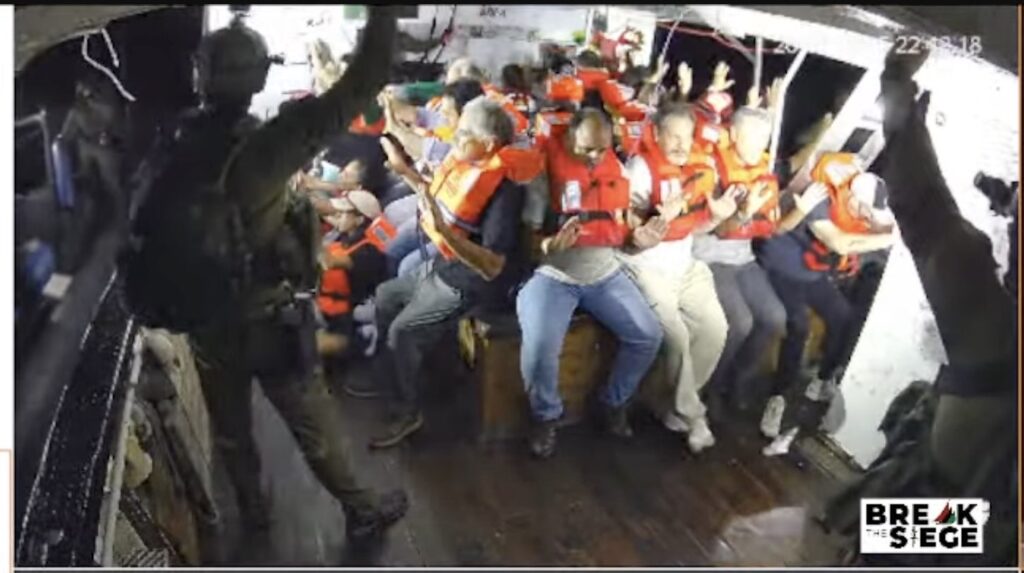 A group of people in life vests
AI-generated content may be incorrect.