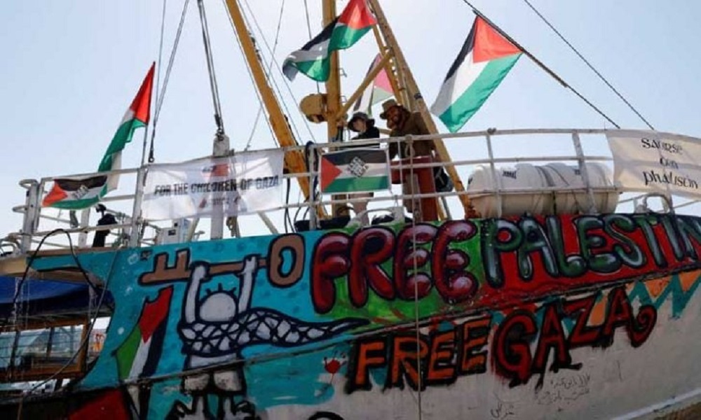 A group of people on a boat
AI-generated content may be incorrect.