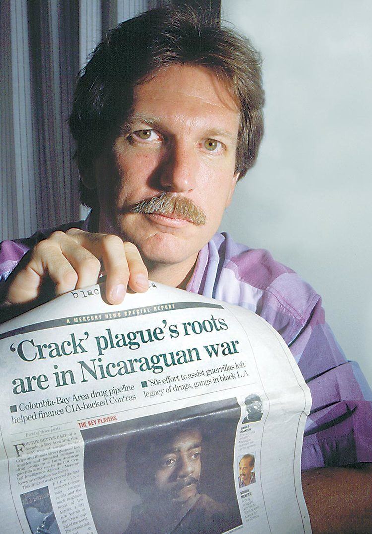 A person holding a newspaper

AI-generated content may be incorrect.