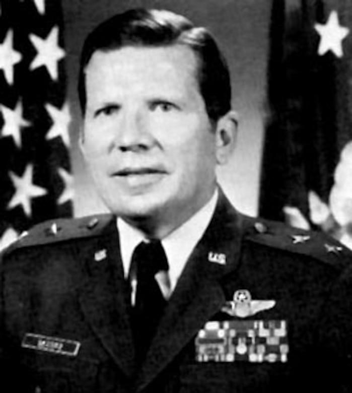 A person in a military uniform

Description automatically generated