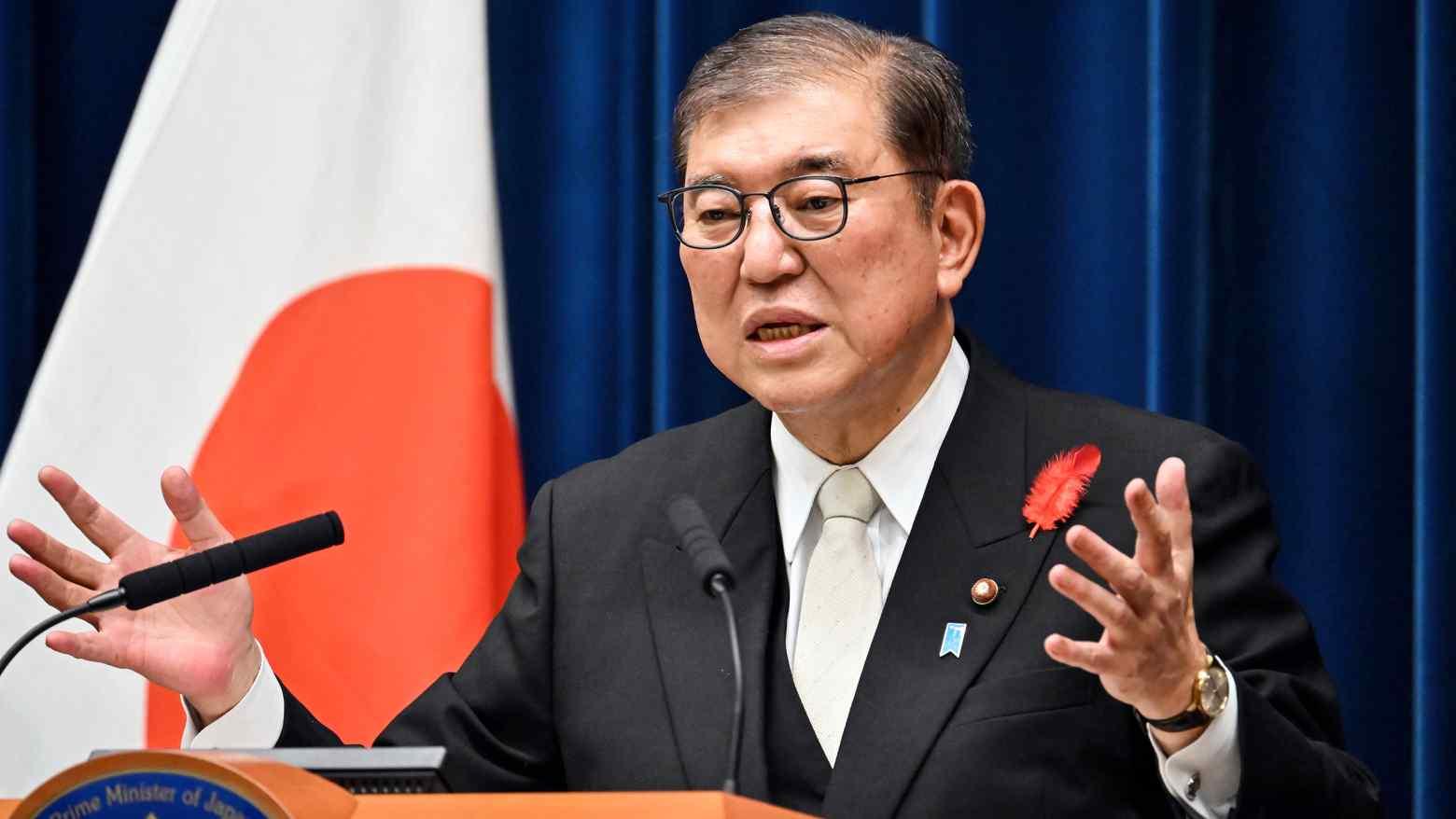 A person in a suit and tie
AI-generated content may be incorrect.