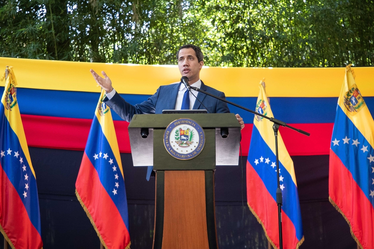 A person standing at a podium with flags behind him
AI-generated content may be incorrect.