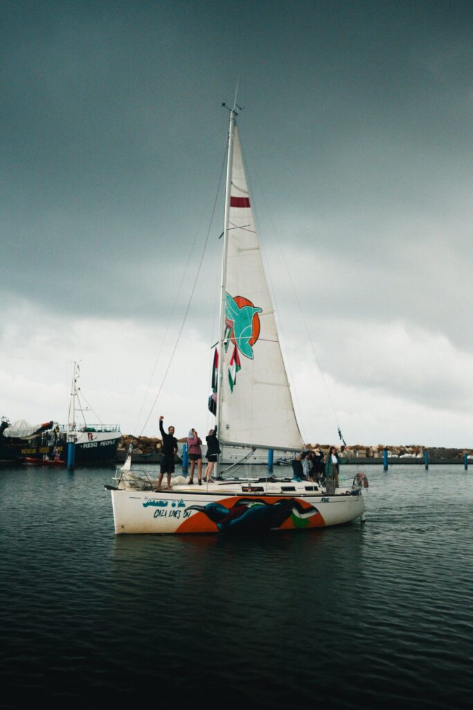 A sailboat on the water
AI-generated content may be incorrect.