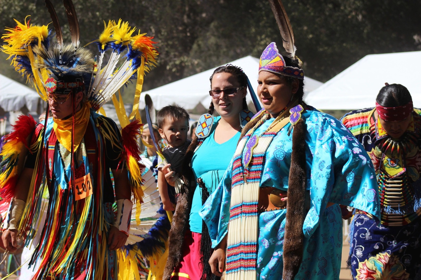 A group of people wearing traditional clothing
AI-generated content may be incorrect.