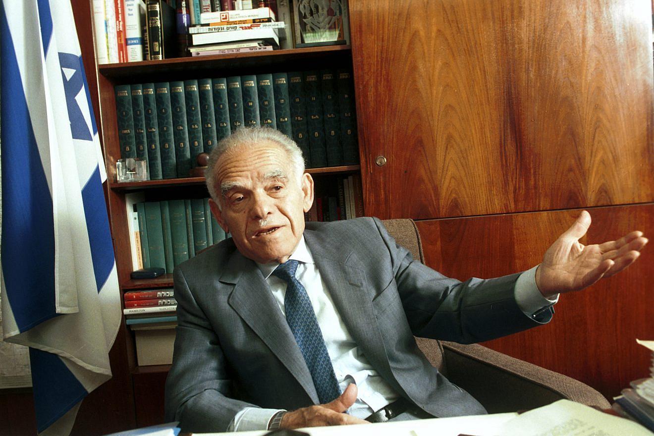 A person in a suit and tie

AI-generated content may be incorrect.