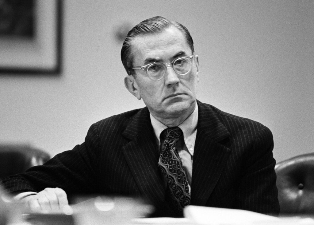 A person in a suit and tie

AI-generated content may be incorrect.