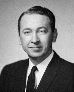 A person in a suit and tie

AI-generated content may be incorrect.