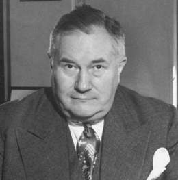 A person in a suit and tie
AI-generated content may be incorrect.