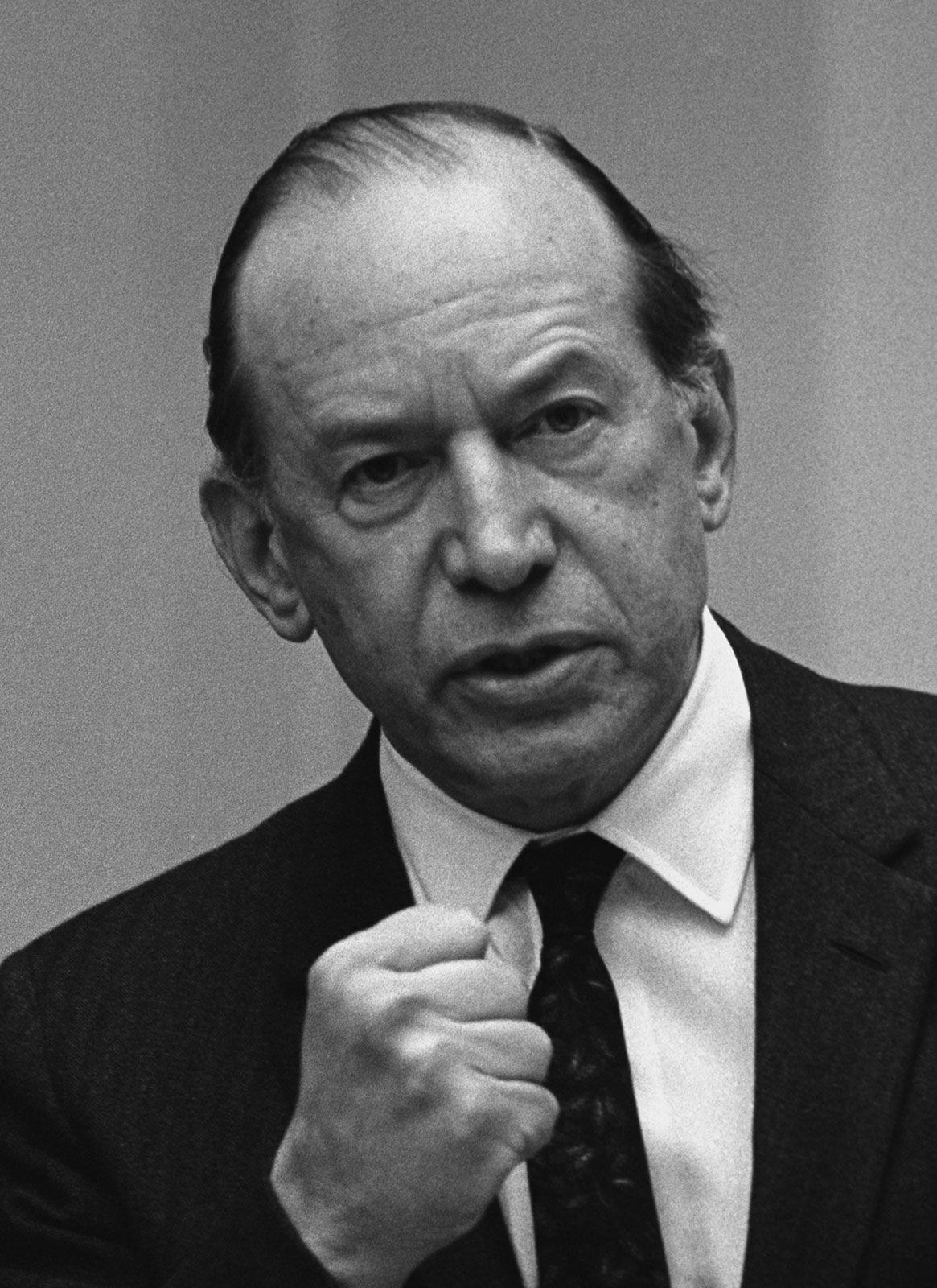 A person in a suit and tie

Description automatically generated