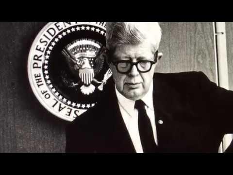 A person in a suit and tie

Description automatically generated