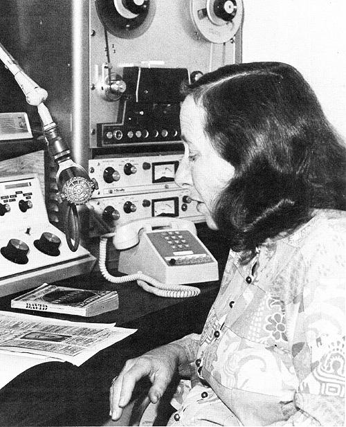 A person using a radio

AI-generated content may be incorrect.