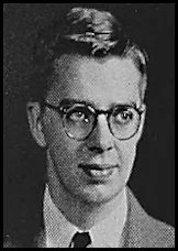 A person wearing glasses and a suit

AI-generated content may be incorrect.