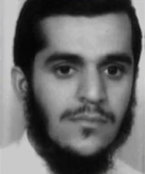 A person with a beard
AI-generated content may be incorrect.