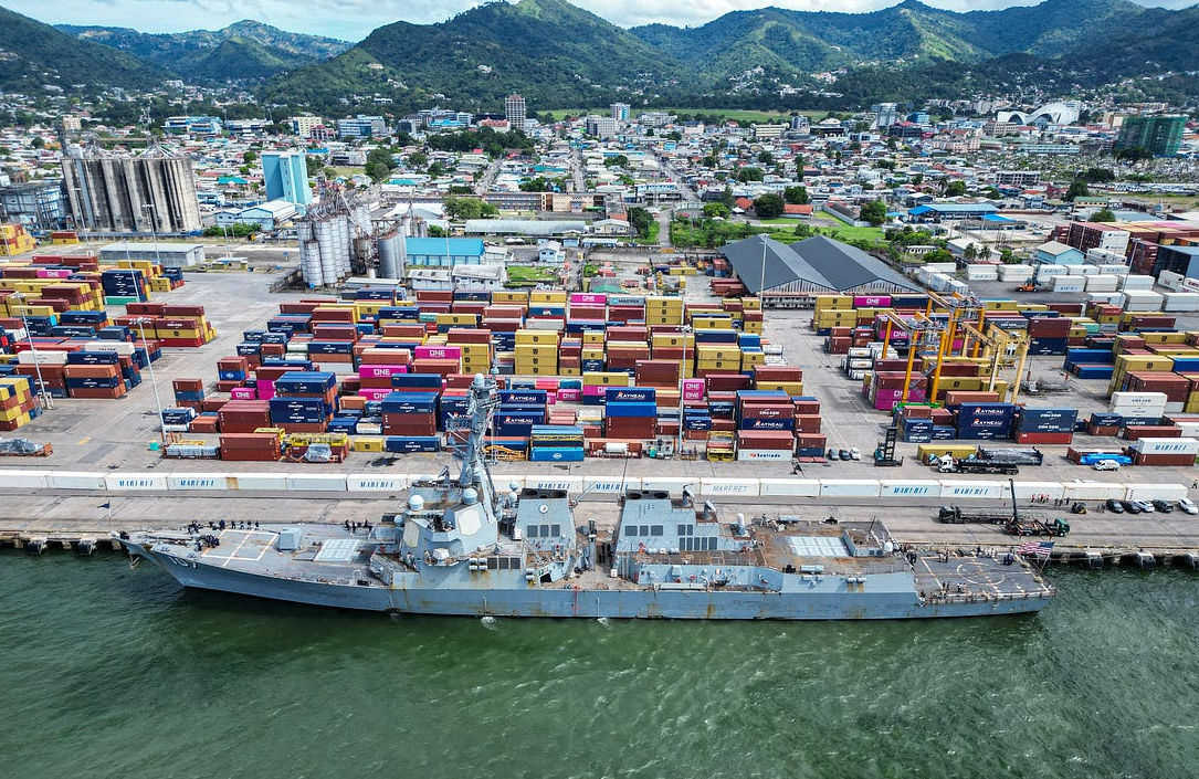 A ship in a port
AI-generated content may be incorrect.