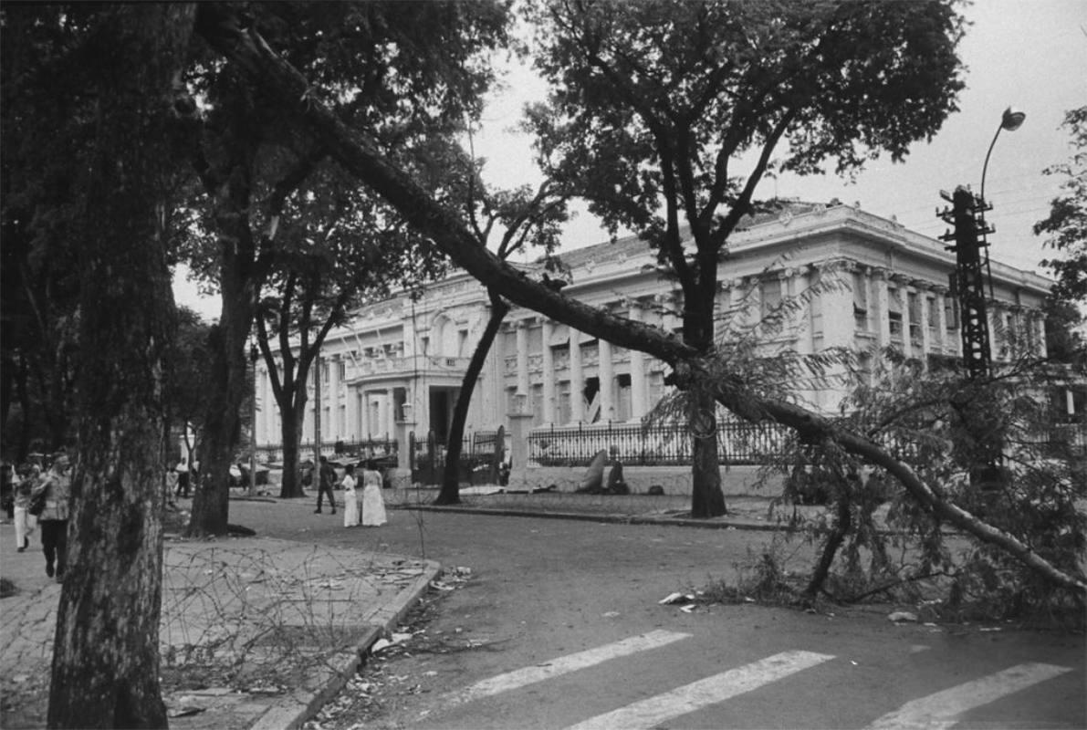 Presidential Palace gutted & ransacked after military coup that overthrew Diem government