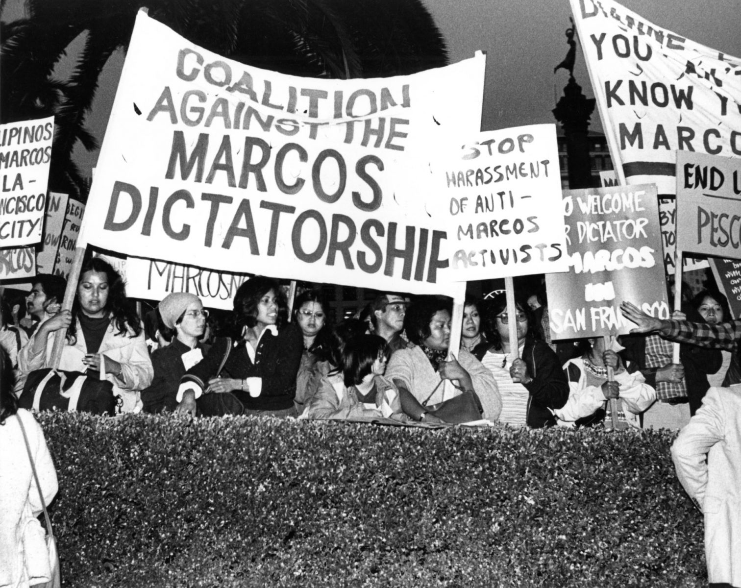 A group of people holding signs
AI-generated content may be incorrect.