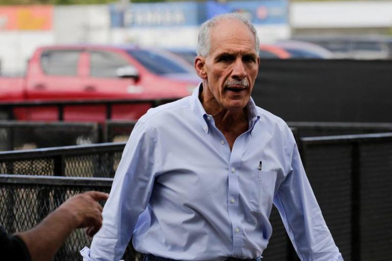 A person in a blue shirt
AI-generated content may be incorrect.