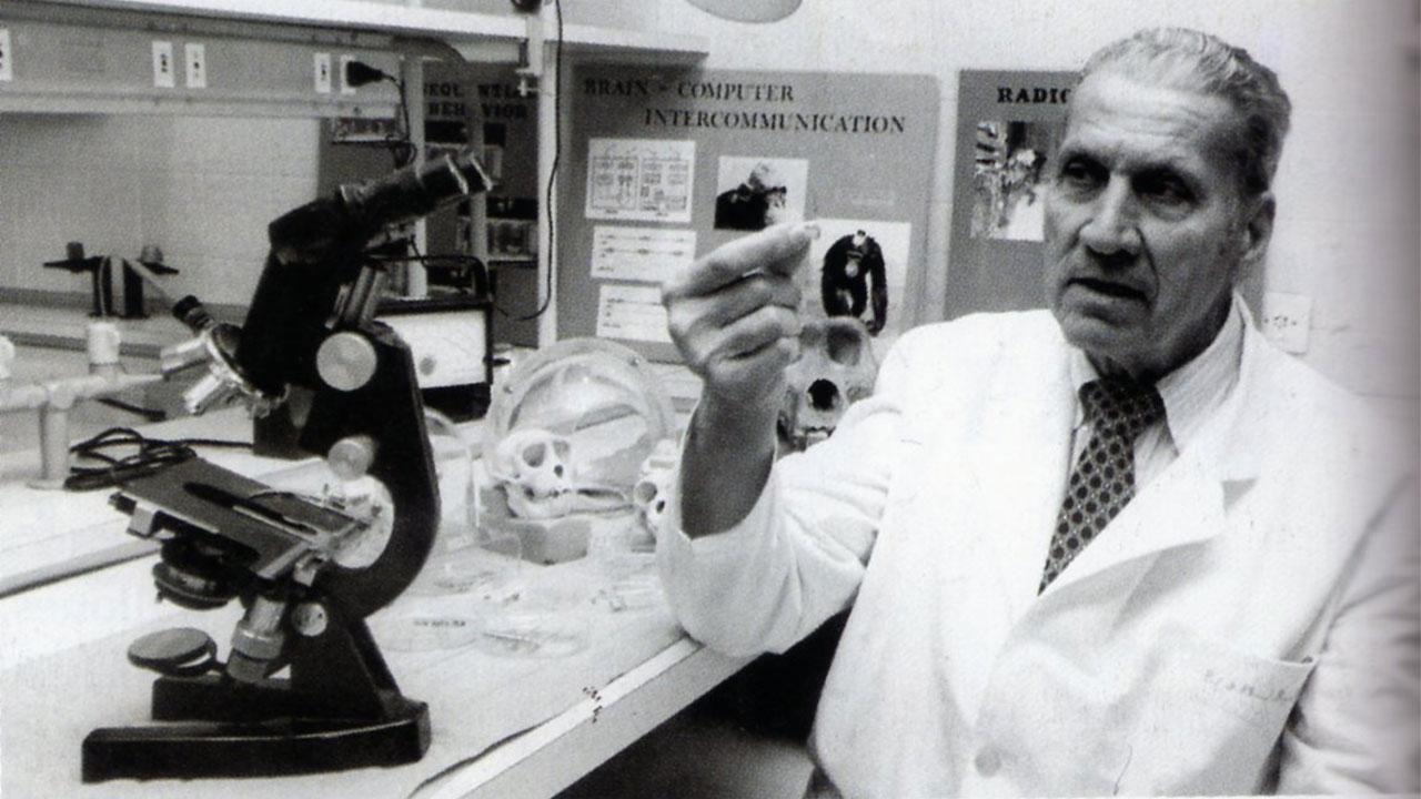 A person in a lab coat pointing at something

AI-generated content may be incorrect.