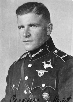 A person in a military uniform
AI-generated content may be incorrect.