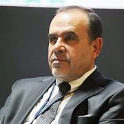 A person in a suit

AI-generated content may be incorrect.