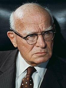 A person in a suit and tie
AI-generated content may be incorrect.