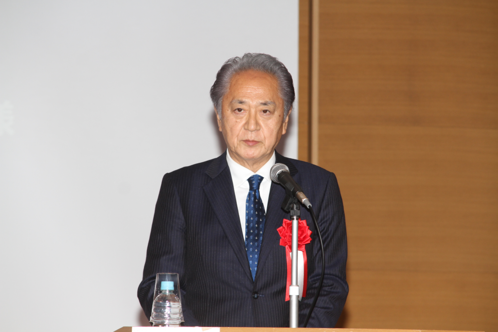 A person standing at a podium

AI-generated content may be incorrect.