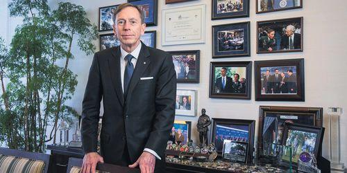 David Petraeus, président du KKR Global Institute, dans son bureau de Manhattan.