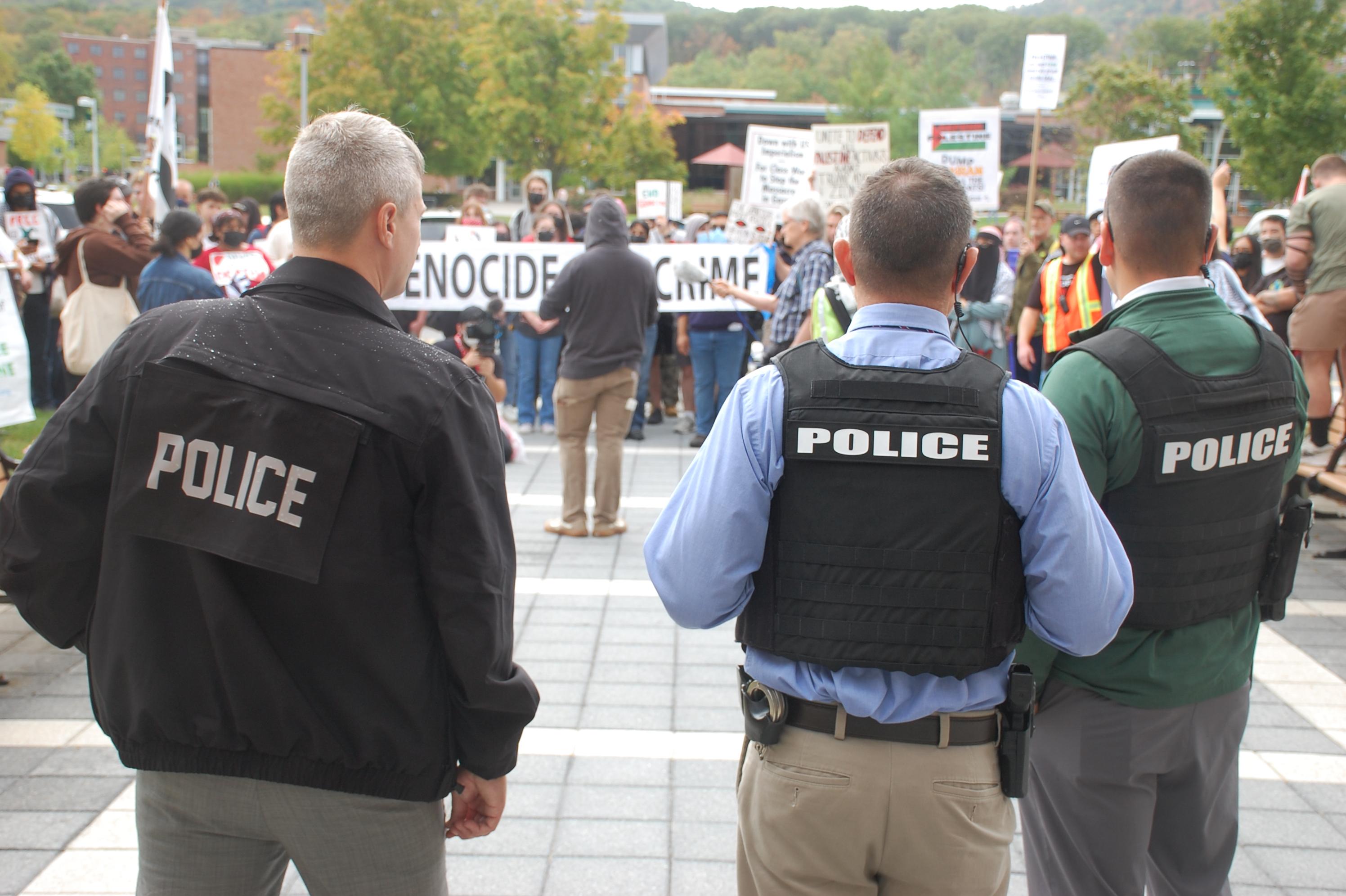 Several police officers standing in front of a crowd

AI-generated content may be incorrect.