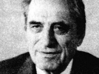 A close-up of a person

AI-generated content may be incorrect.