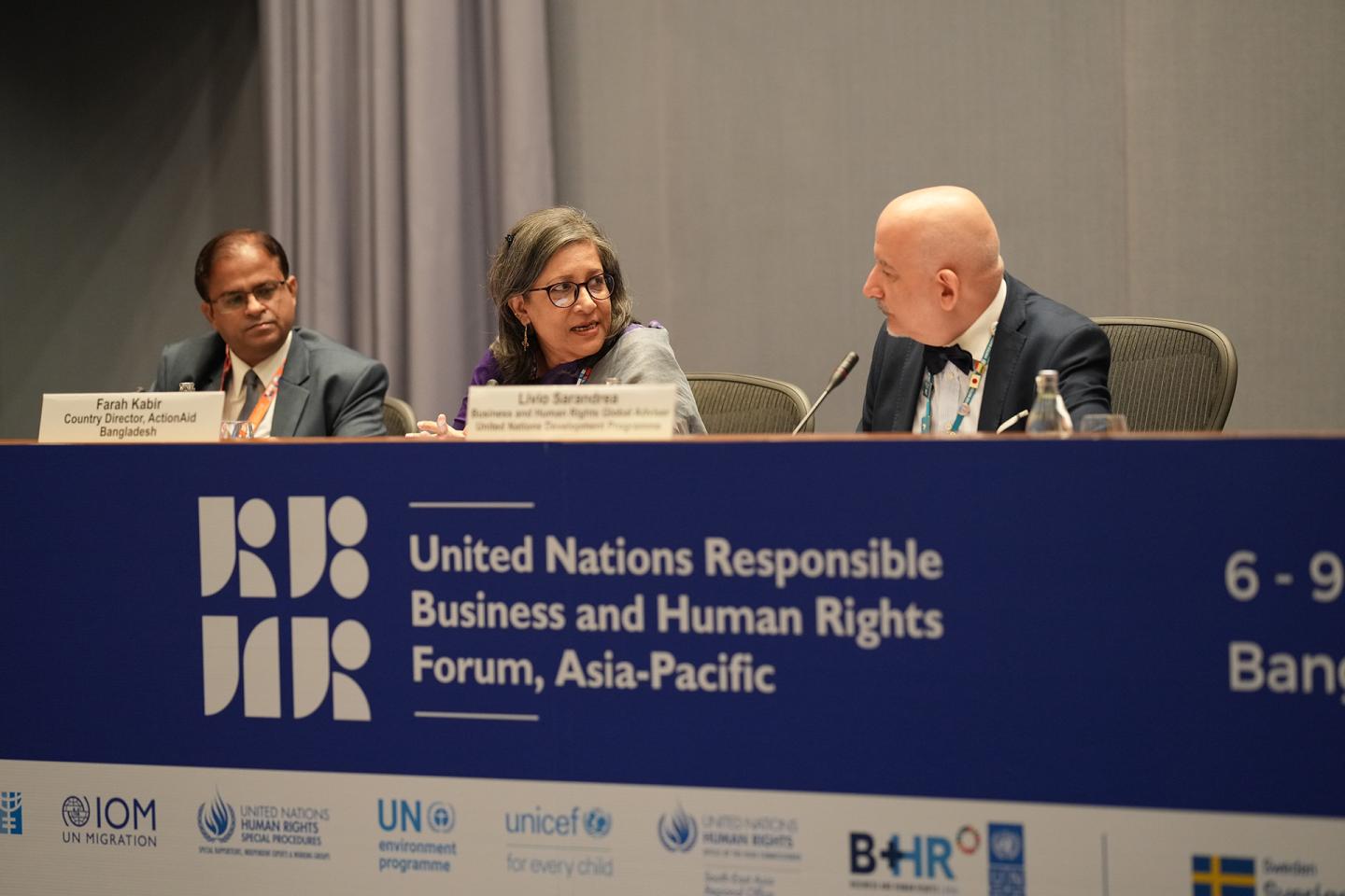 A group of people sitting at a table
AI-generated content may be incorrect.