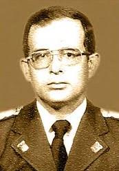 A person in a military uniform

AI-generated content may be incorrect.