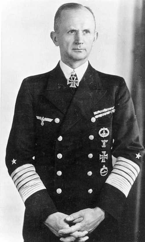 A person in a military uniform

AI-generated content may be incorrect.